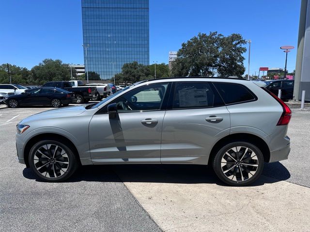 2026 Volvo XC60 B5 Plus photo 4