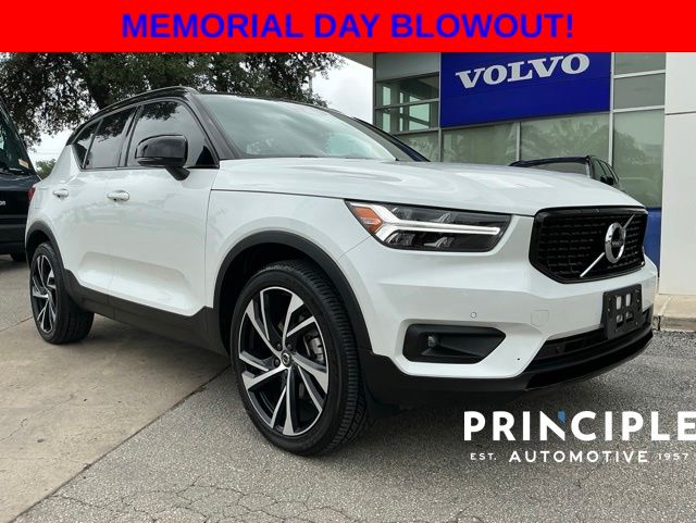 2020 Volvo XC40 T5 R-Design AWD's photo