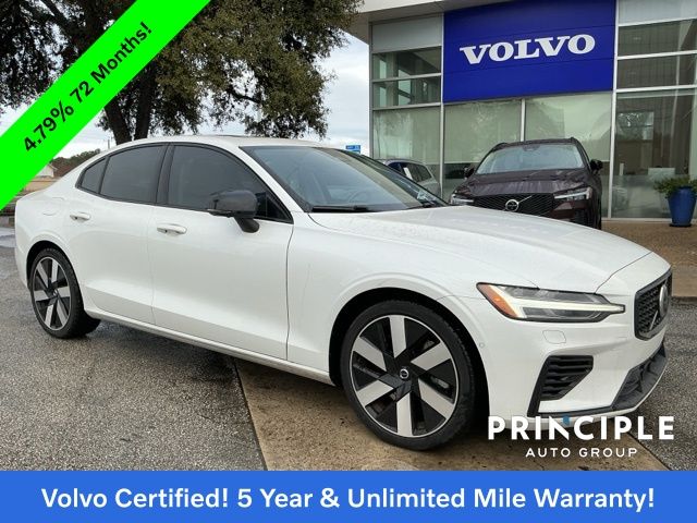 2024 Volvo S60 Plus's photo