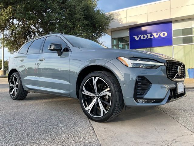 2023 Volvo XC60 B5 Ultimate Dark Theme AWD's photo