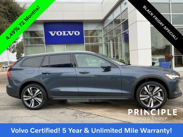 2025 Volvo V60 Cross Country B5 Plus photo 2