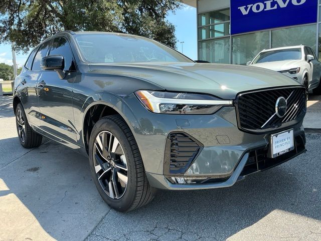 2026 Volvo XC60 B5 Core Dark AWD's photo