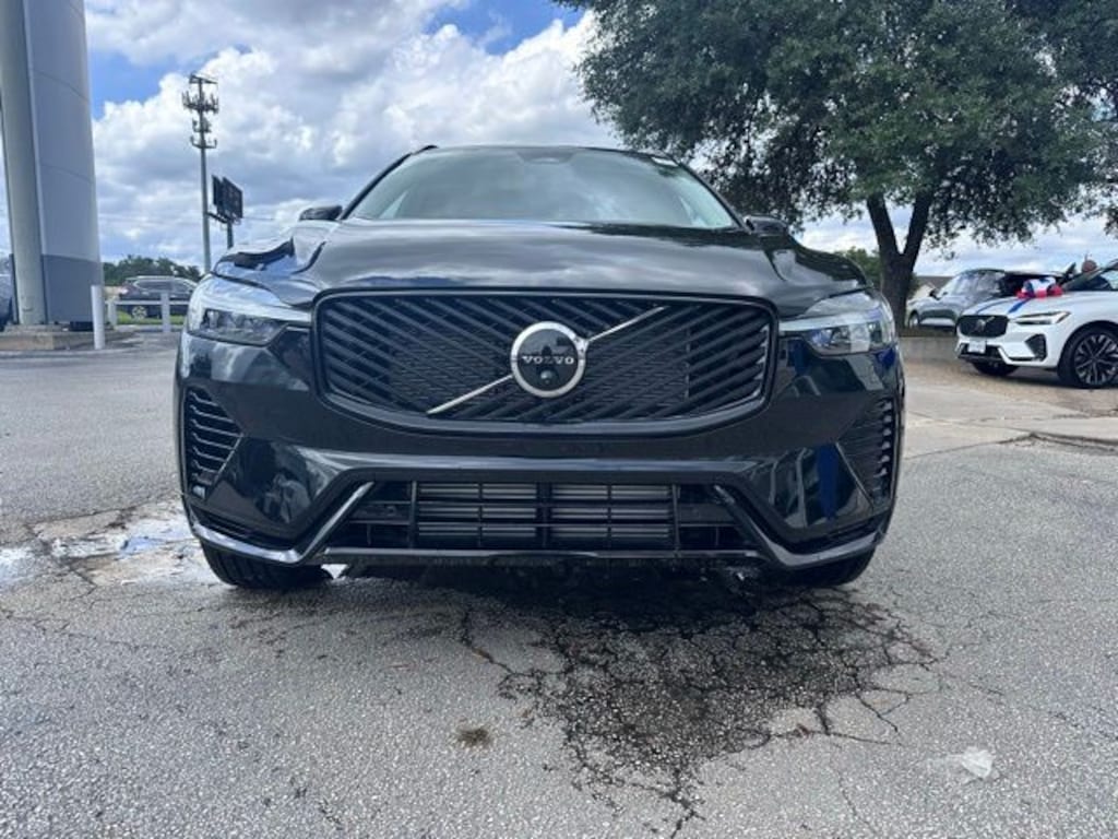 New 2026 Volvo XC60 plug-in hybrid T8 Plus SUV