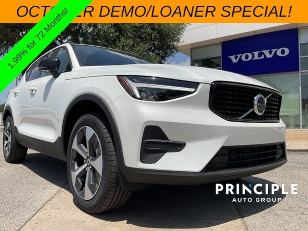 New 2026 Volvo XC40 B5 Core SUV