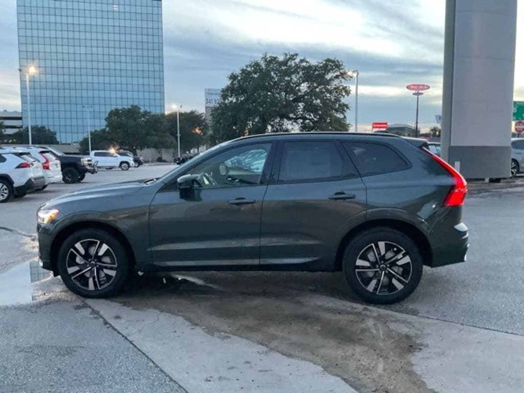 New 2026 Volvo XC60 B5 Core SUV