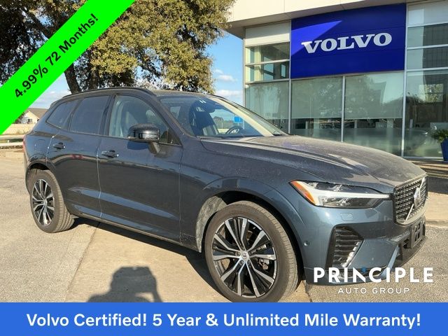 2025 Volvo XC60 Plus's photo