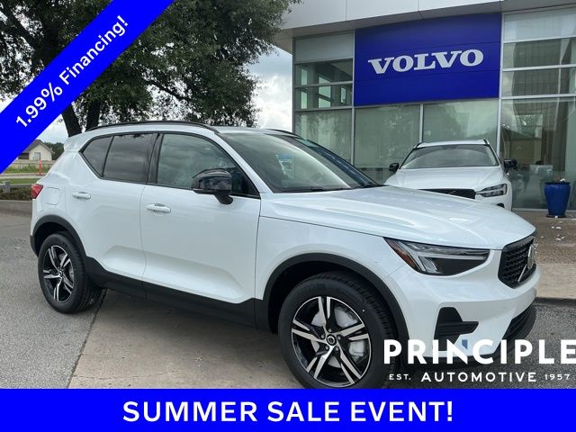 2026 Volvo XC40 B4 Core Dark FWD's photo