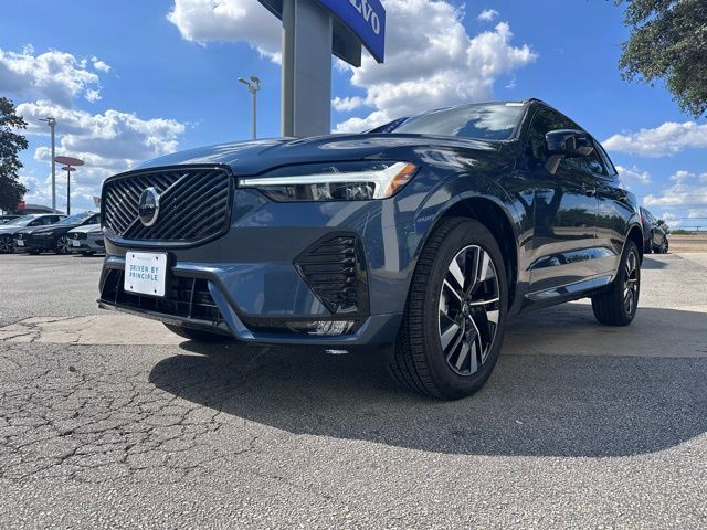 2026 Volvo XC60 B5 Core photo 3
