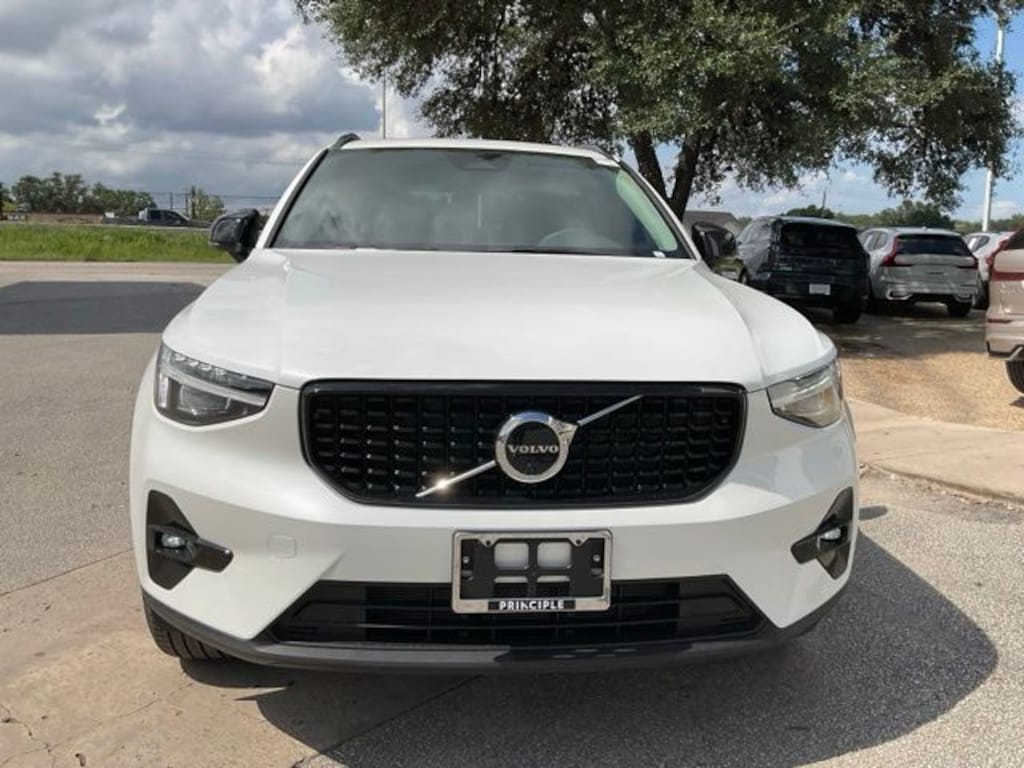 New 2026 Volvo XC40 B5 Ultra SUV