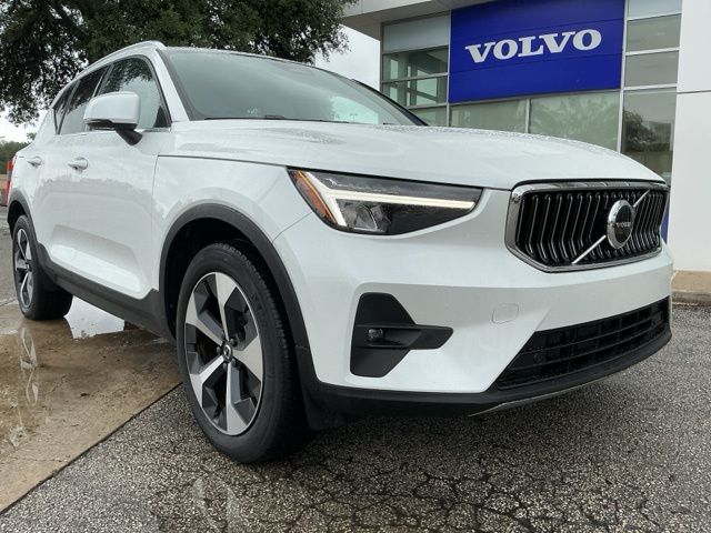 2023 Volvo XC40 B4 Plus Bright's photo