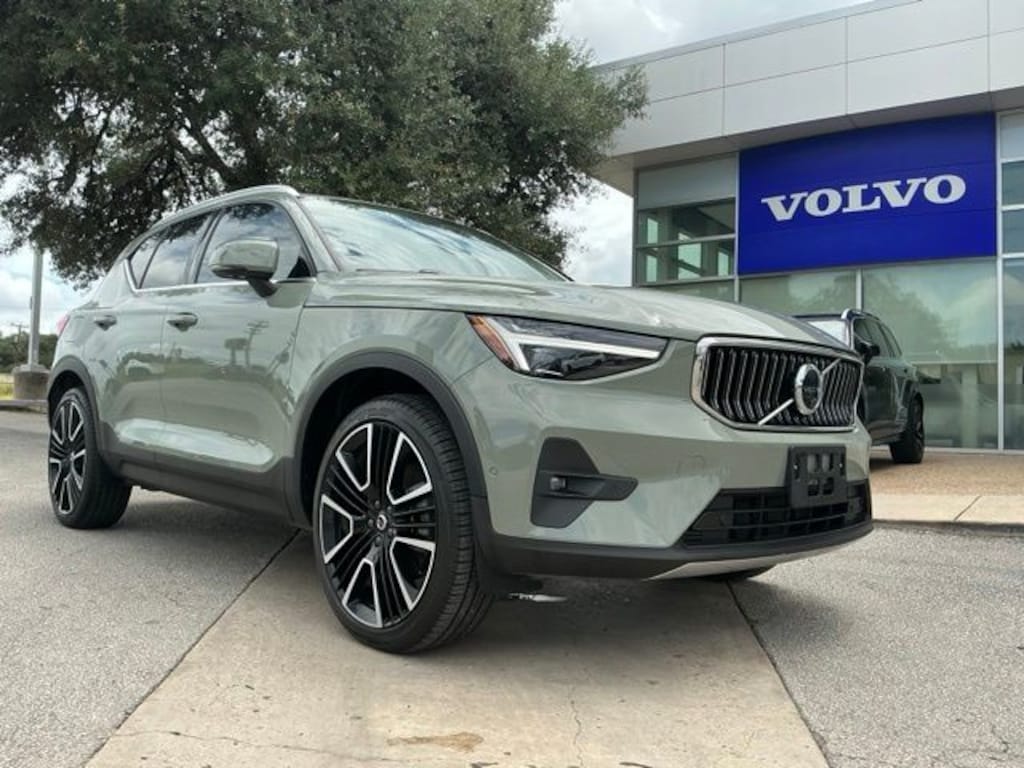 Certified 2024 Volvo XC40 B5 Plus Bright Theme SUV