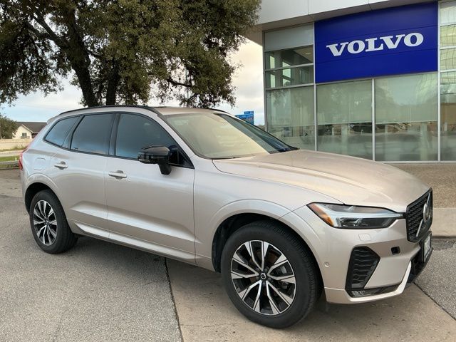 2024 Volvo XC60 Plus's photo