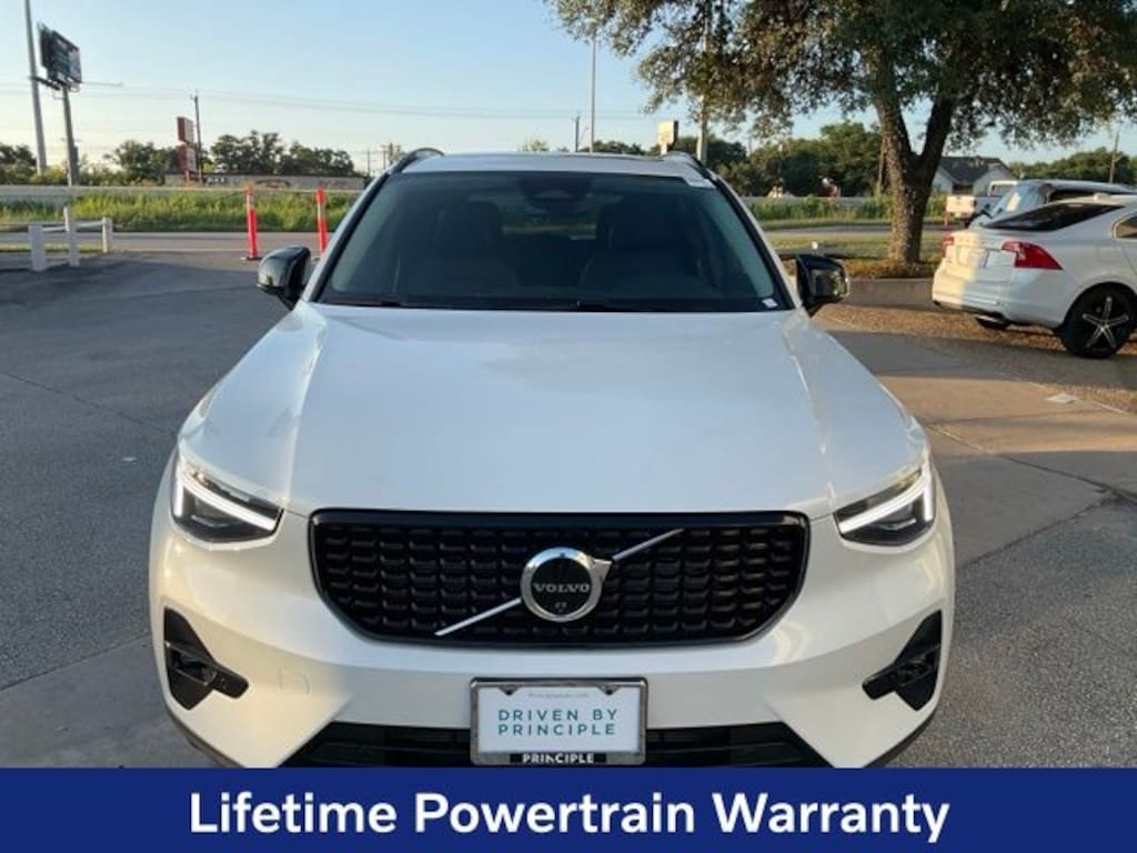 New 2026 Volvo XC40 B5 Ultra SUV