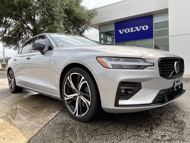 2024 Volvo S60 B5 Plus Dark Theme AWD's photo