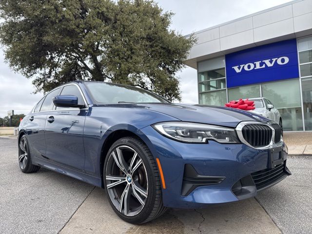 2022 BMW 3 Series 330i's photo