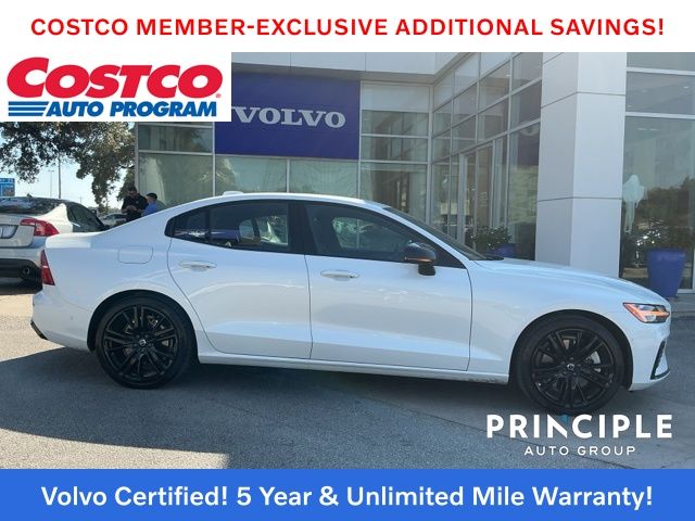2024 Volvo S60 Recharge T8 Plus Black Edition photo 2