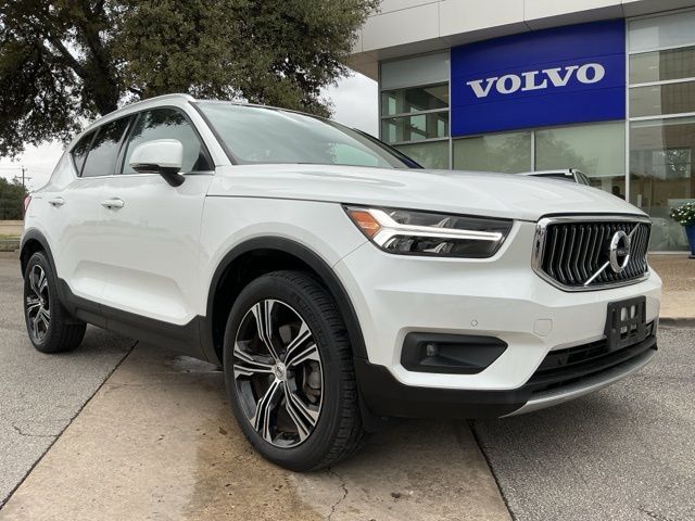2021 Volvo XC40 Inscription's photo
