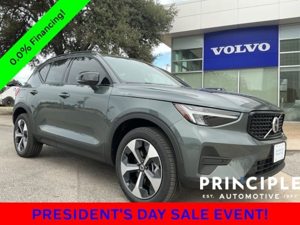 New 2026 Volvo XC40 B4 Core SUV