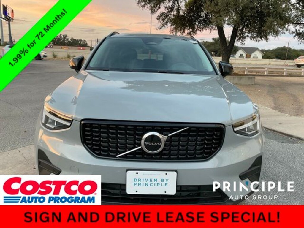 New 2026 Volvo XC40 B5 Core SUV