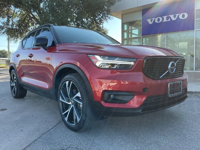 2020 Volvo XC40 T5 R-Design AWD's photo