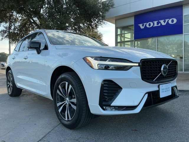 2025 Volvo XC60 B5 Core Dark AWD's photo