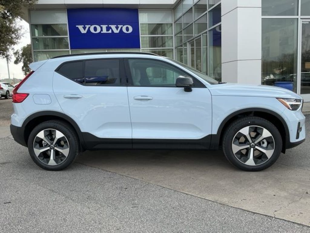 New 2026 Volvo XC40 B5 Plus SUV