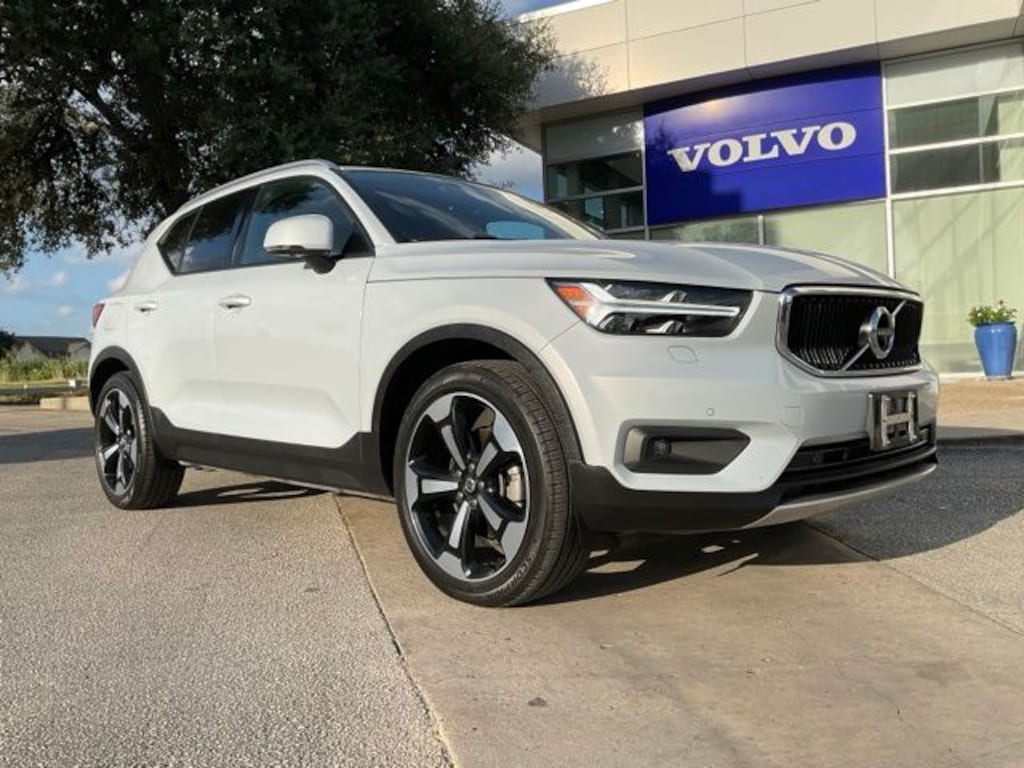 Used 2021 Volvo XC40 Momentum SUV