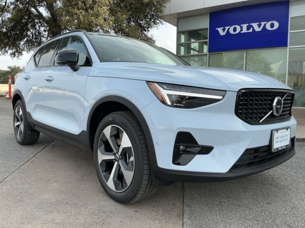 New 2026 Volvo XC40 B5 Plus SUV
