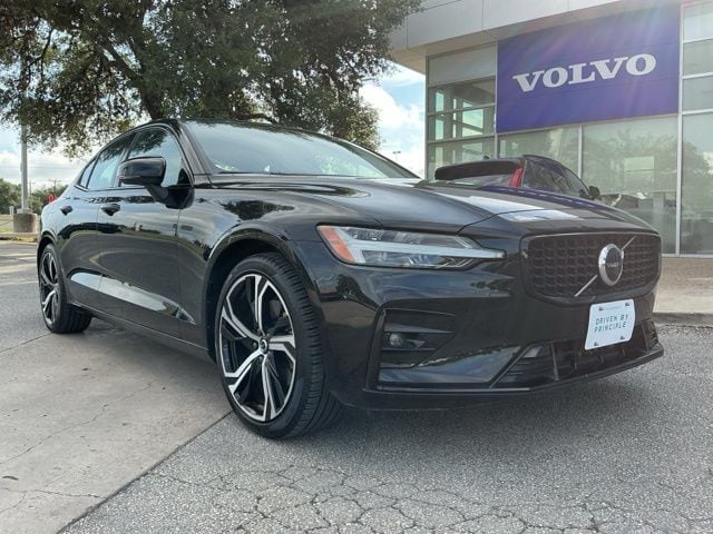 2024 Volvo S60 B5 Core Dark Theme's photo