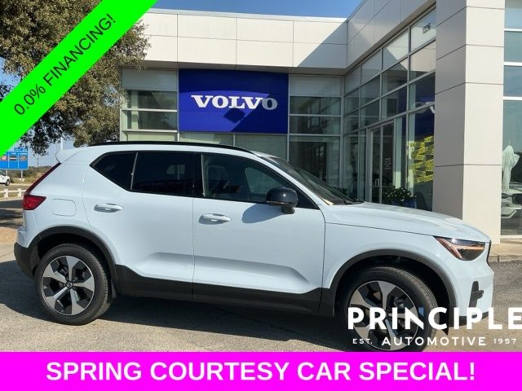 New 2026 Volvo XC40 B4 Core SUV