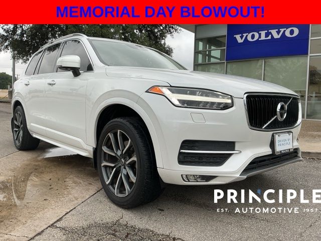 2016 Volvo XC90 T6 AWD Momentum's photo