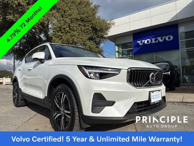 2025 Volvo XC40 Core's photo