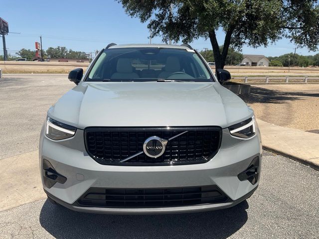 2026 Volvo XC40 Plus photo 2
