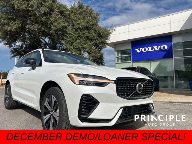 2025 Volvo XC60 Core's photo