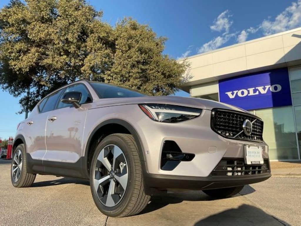 New 2026 Volvo XC40 B5 Plus SUV
