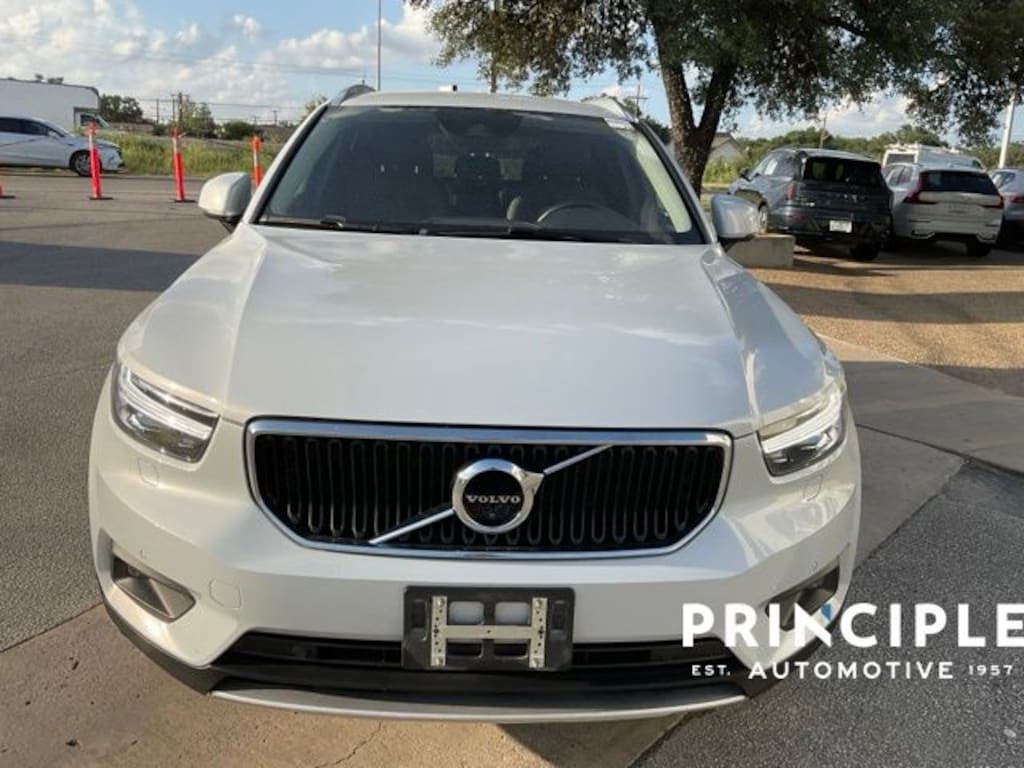 Used 2021 Volvo XC40 Momentum SUV