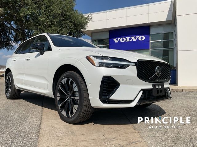 2026 Volvo XC60 Plus's photo