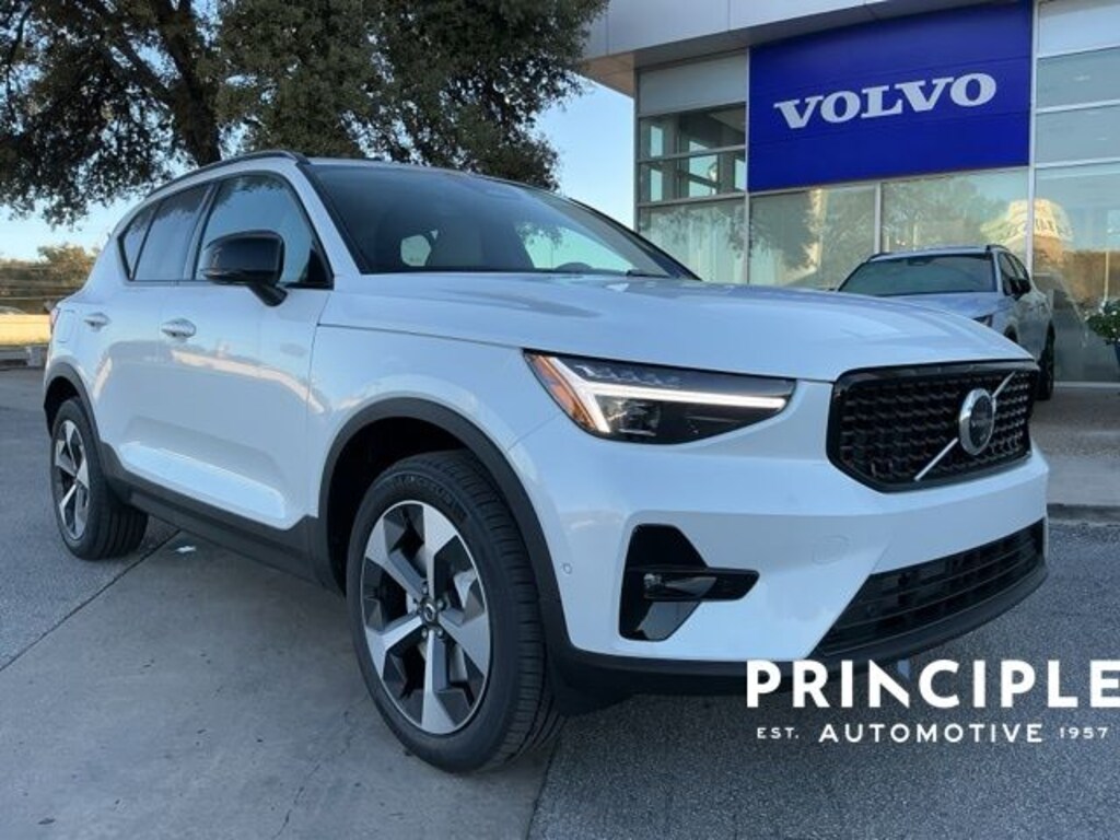 New 2026 Volvo XC40 B5 Plus SUV