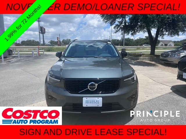 2026 Volvo XC40 Plus photo 3