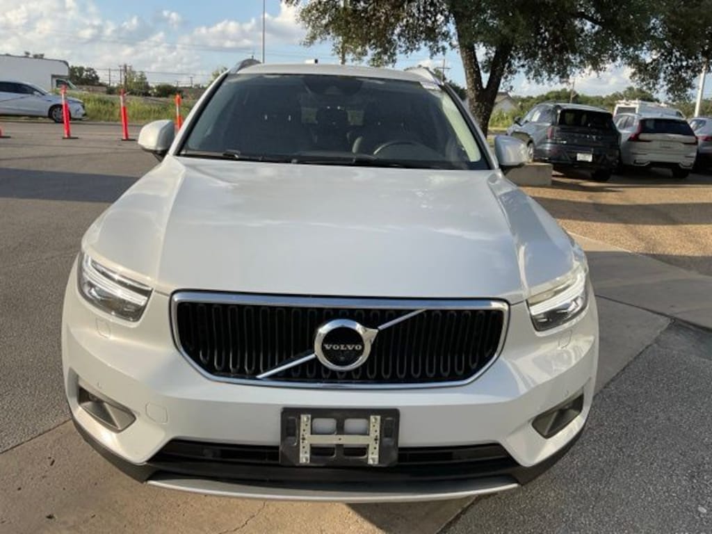 Used 2021 Volvo XC40 Momentum SUV