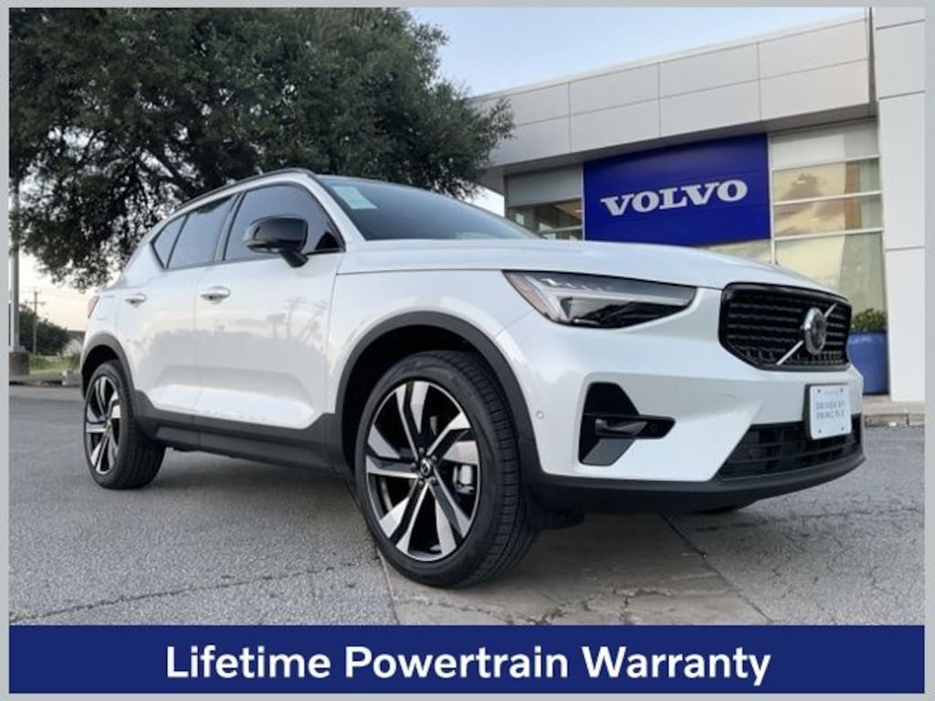 New 2026 Volvo XC40 B5 Ultra SUV