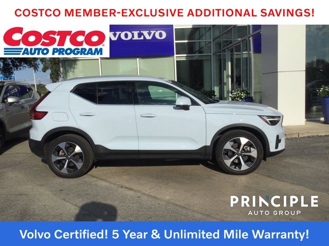 2025 Volvo XC40 Plus photo 2