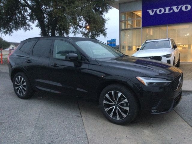 2023 Volvo XC60 Plus's photo