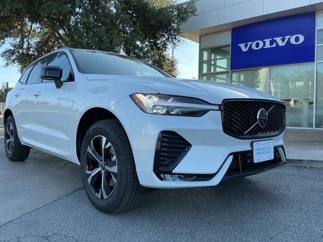 2026 Volvo XC60 B5 Core Dark AWD's photo