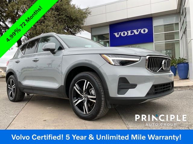 2025 Volvo XC40 Core's photo