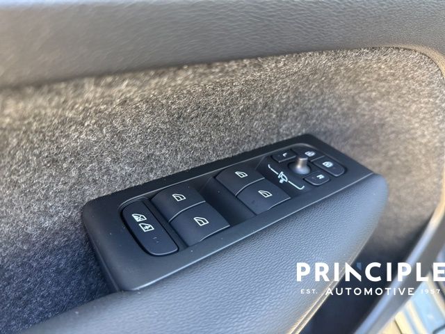 2026 Volvo XC40 Ultra - Photo 18