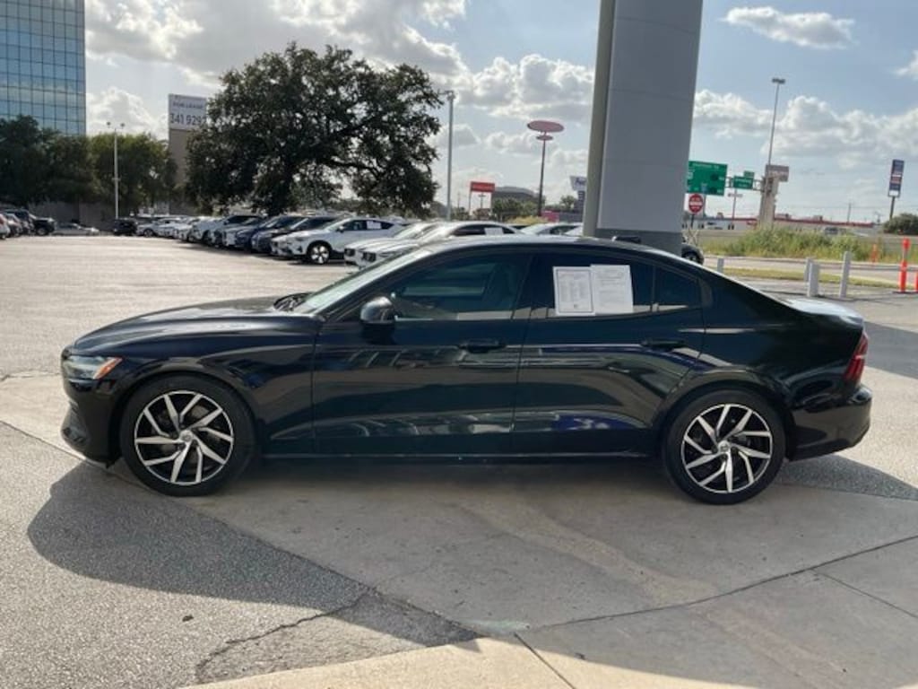 Used 2019 Volvo S60 T5 Momentum Sedan