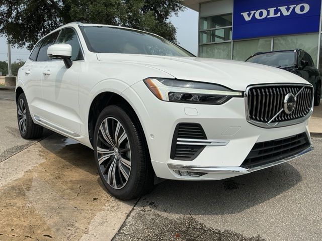 2023 Volvo XC60 B5 Plus Bright Theme AWD's photo