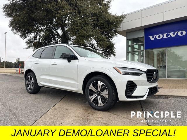 2025 Volvo XC60 Core's photo