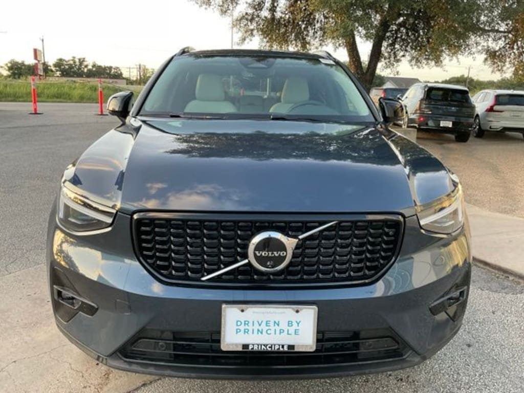 New 2026 Volvo XC40 B5 Ultra SUV